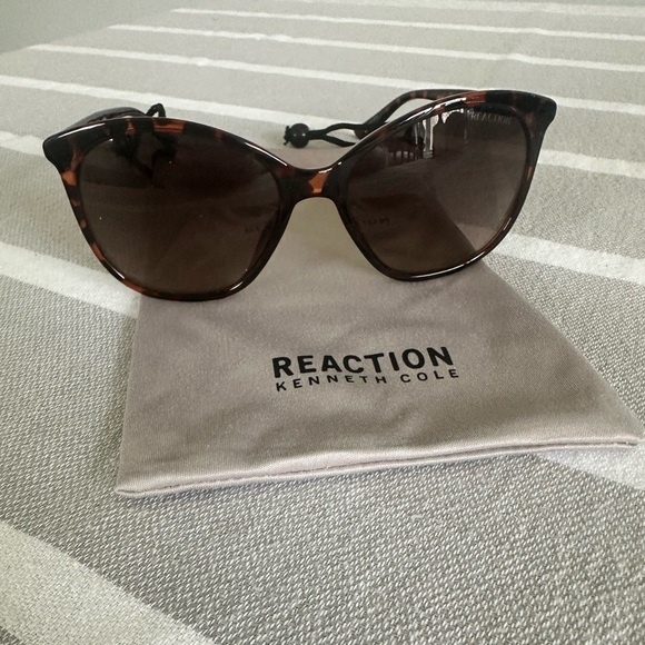 Kenneth Cole reaction tortoise sunglasses - Picture 1 of 4